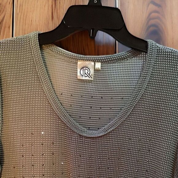 R Fashion Apparel & Accessories Green Women’s Top Size L/XL - Picture 2 of 4